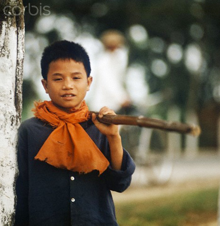 Một cậu học trò nhỏ ở miền Bắc Việt Nam, 1973. Ảnh: Werner Schulze.